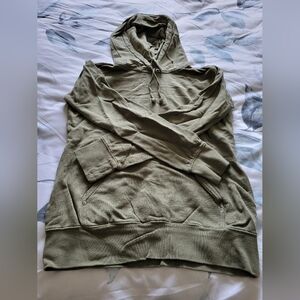Aritzia TNA green Hoodie. SIZE M